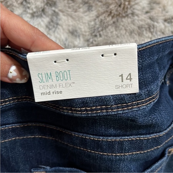 Maurices BNWT mid rise slim boot cut denim flex 14short dark wash jeans - Picture 2 of 5
